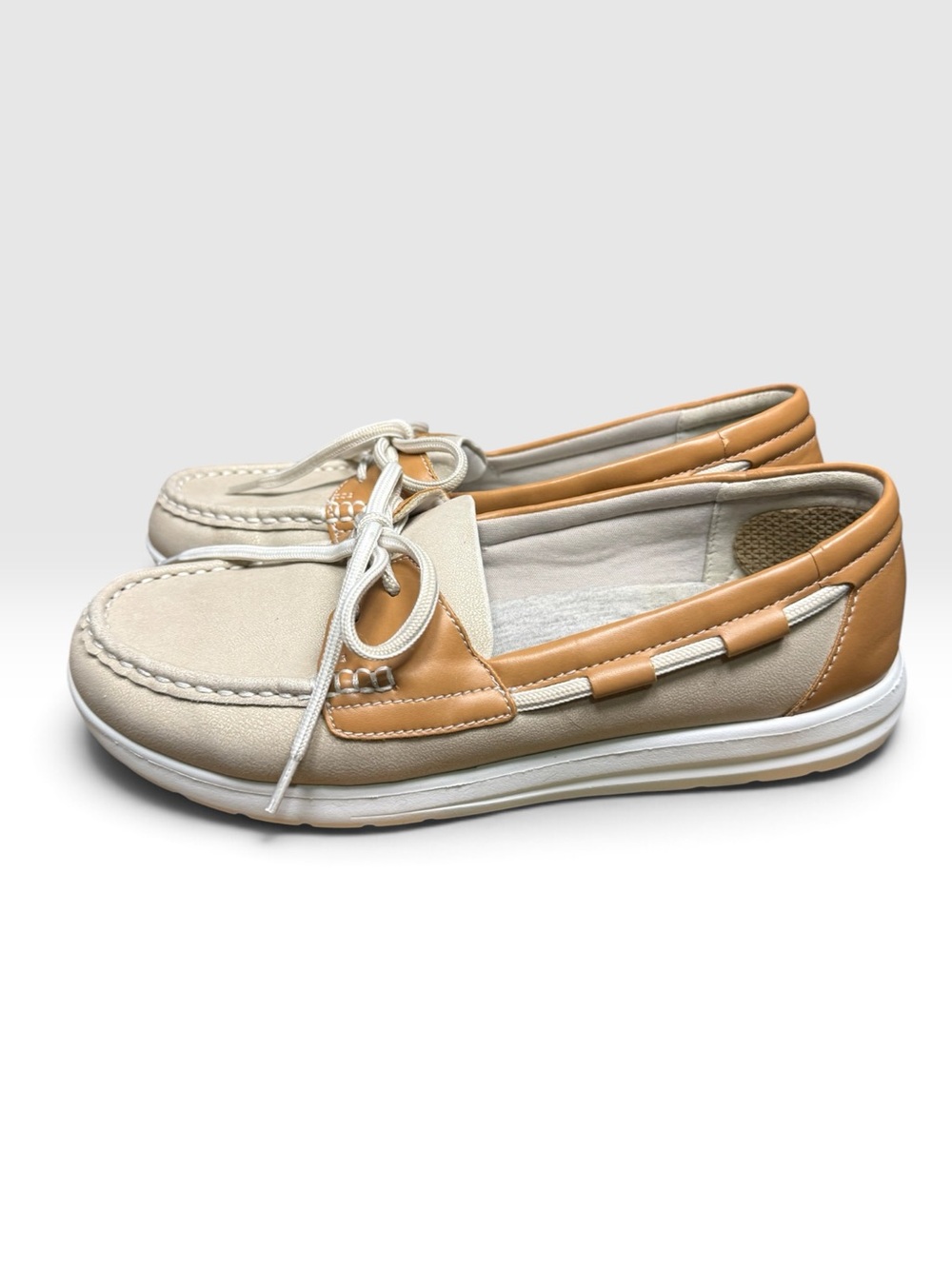 Clarks Cloudsteppers Boat Shoes Loafers Cream Tan Women’s 8.5